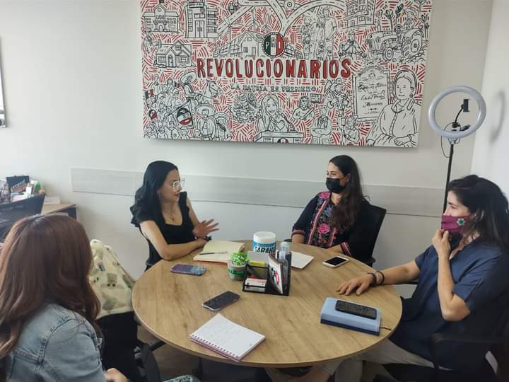 SarahCorts5's tweet photo. Muy contenta de tener una agradable charla que además de ser muy productiva, es el preámbulo para realizar proyectos en conjunto con Mujeres muy talentosas, pronto tendrán noticias de este gran proyecto. 

#RegidoraRevolucionaria 
#YoNoLesVoyAFallar
#SarahiCortesVite https://t.co/cCa5o6Z2Ov