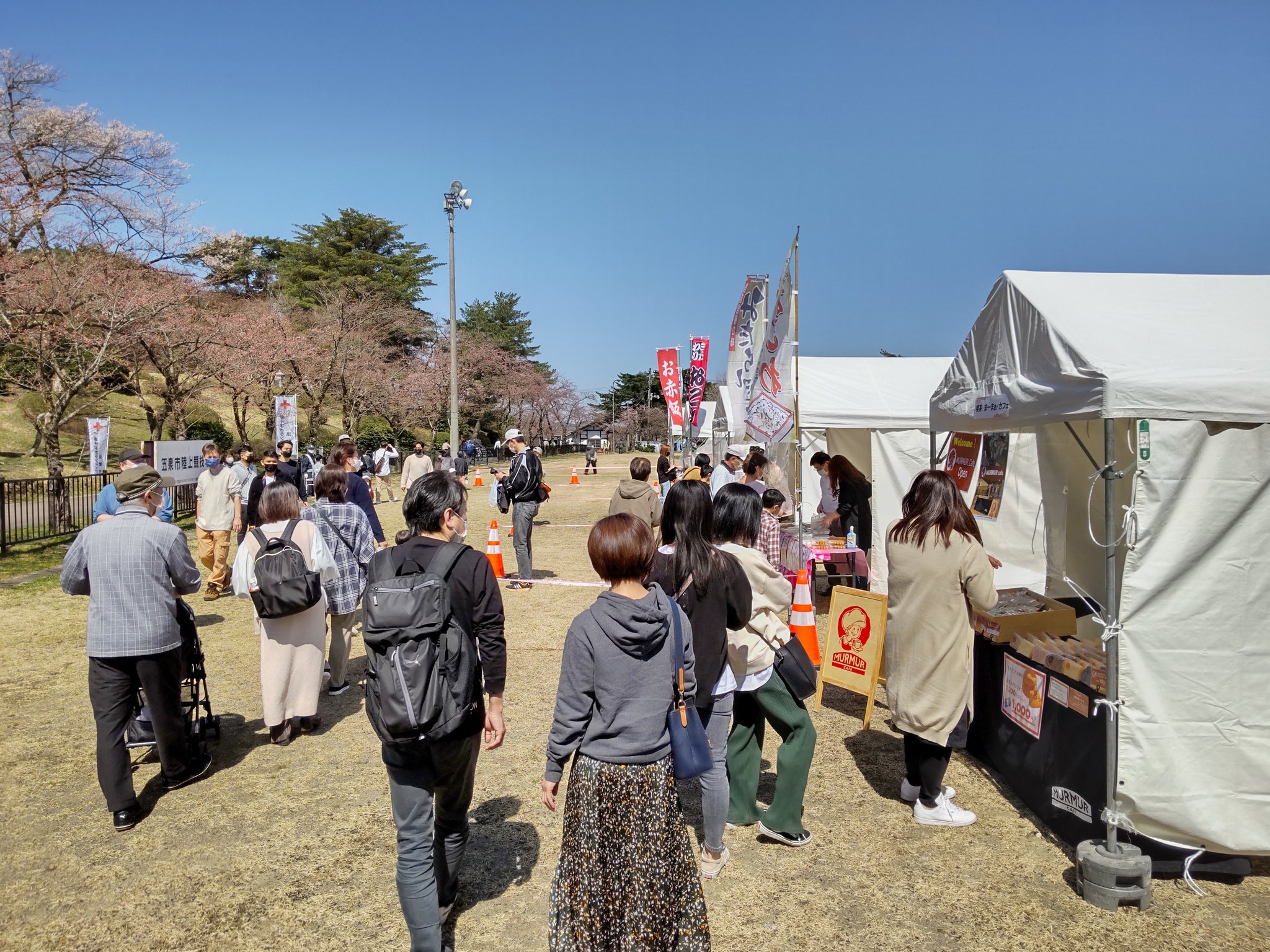 五泉市観光協会 新潟県 村松公園桜まつり開催中です 9日 と10日 の2日間 物産販売イベント いいがんいっぺ ごせん屋台村 と 日光さる軍団による 猿まわし を行います ぜひお越しください お越しの際は 感染拡大防止対策にご協力ください