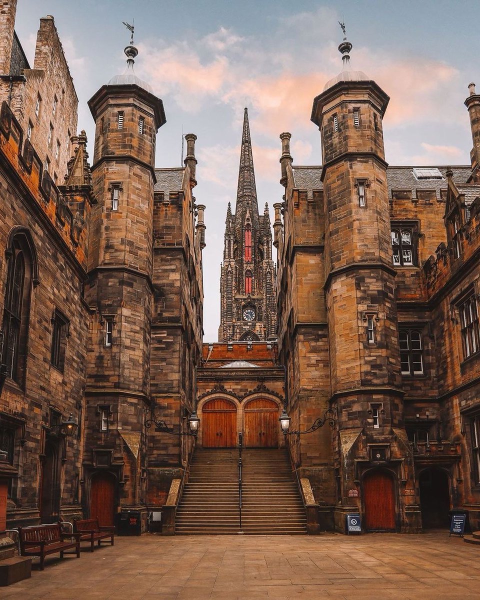 #Repost @edinburghclicks
Edinburgh by 📸 @duffers102 ⁣🏴󠁧󠁢󠁳󠁣󠁴󠁿❤️⠀⠀
⠀
⁣⁣⁣⁣#edinburgh #schoolofdivinity #scotland #autumn #visitedinburgh #visitscotland #thisisscotland #simplyscotland #exploreedinburgh #edinburghlife #visitbritain #lovegreatbritain #instabritain #scenicbritain