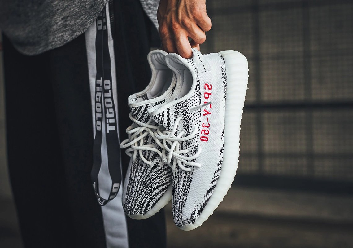 Utænkelig absorption forstyrrelse Sneaker Shouts™ on Twitter: "Restock Reminder 🚨 adidas Yeezy Boost 350 V2 “ Zebra” restocks at 10am EST. BUY HERE: https://t.co/ejBOO39tUb  https://t.co/yOcj2hvZsg" / Twitter