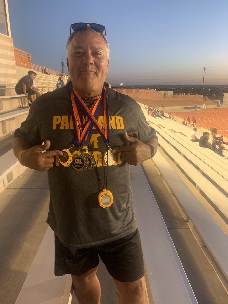 jdherna4's tweet photo. The GOAT Al Licon makes it 6 in a row district championships at The Park!! #LTH https://t.co/luHWExBniu
