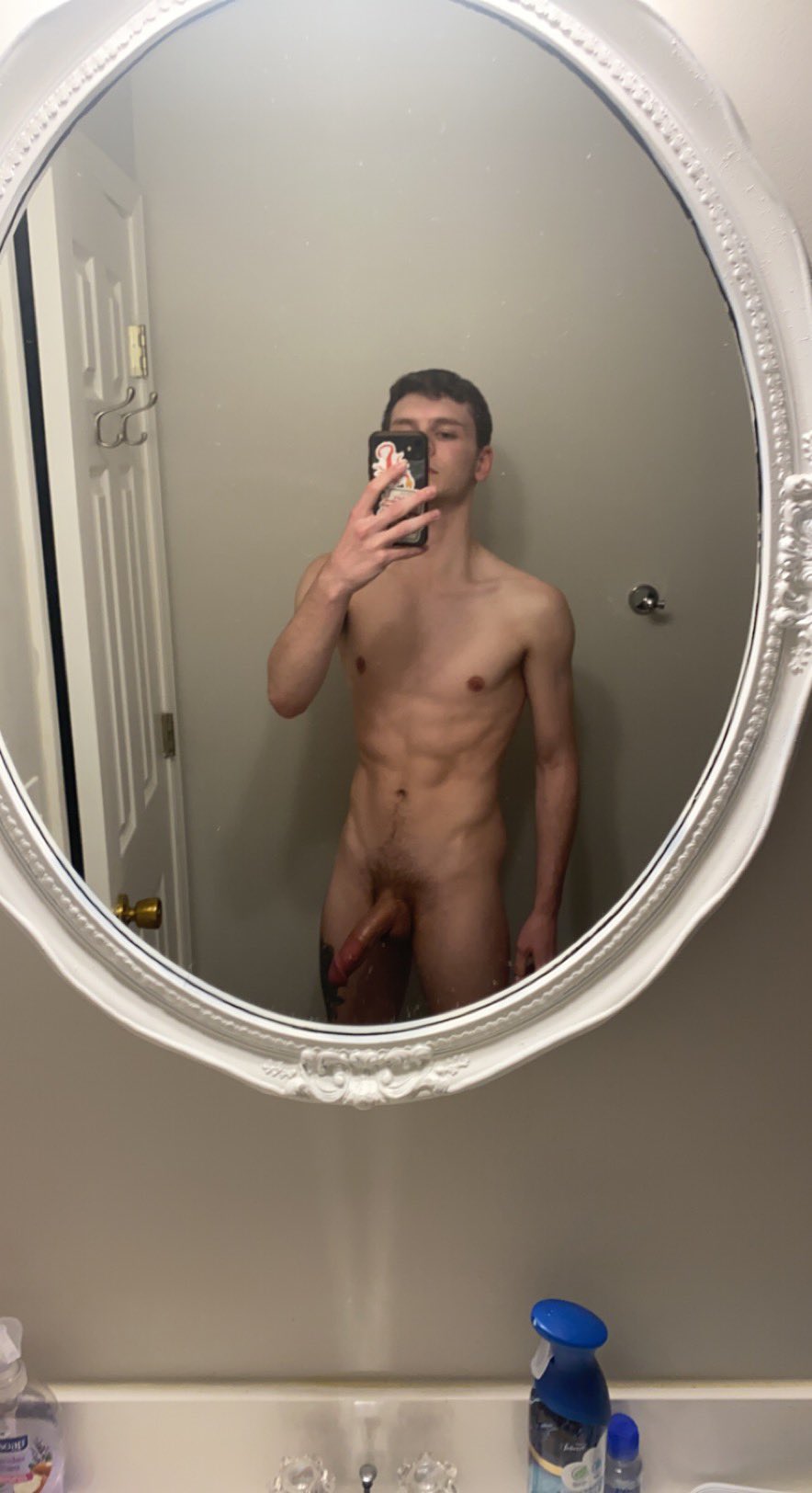 Lacking horny chats, send help https://t.co/hSZBFFeHle
