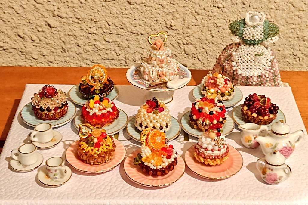 Wakaba S Tweet お誕生日だからといって ケーキを並べれば良いってもんでもないんですけども お祝いする気持ちは溢れてます 山下智久0409誕生祭 おかしい バースデーケーキ も作ったはずなのにない 真ん中 ウエディングケーキや お洒落な場所がない