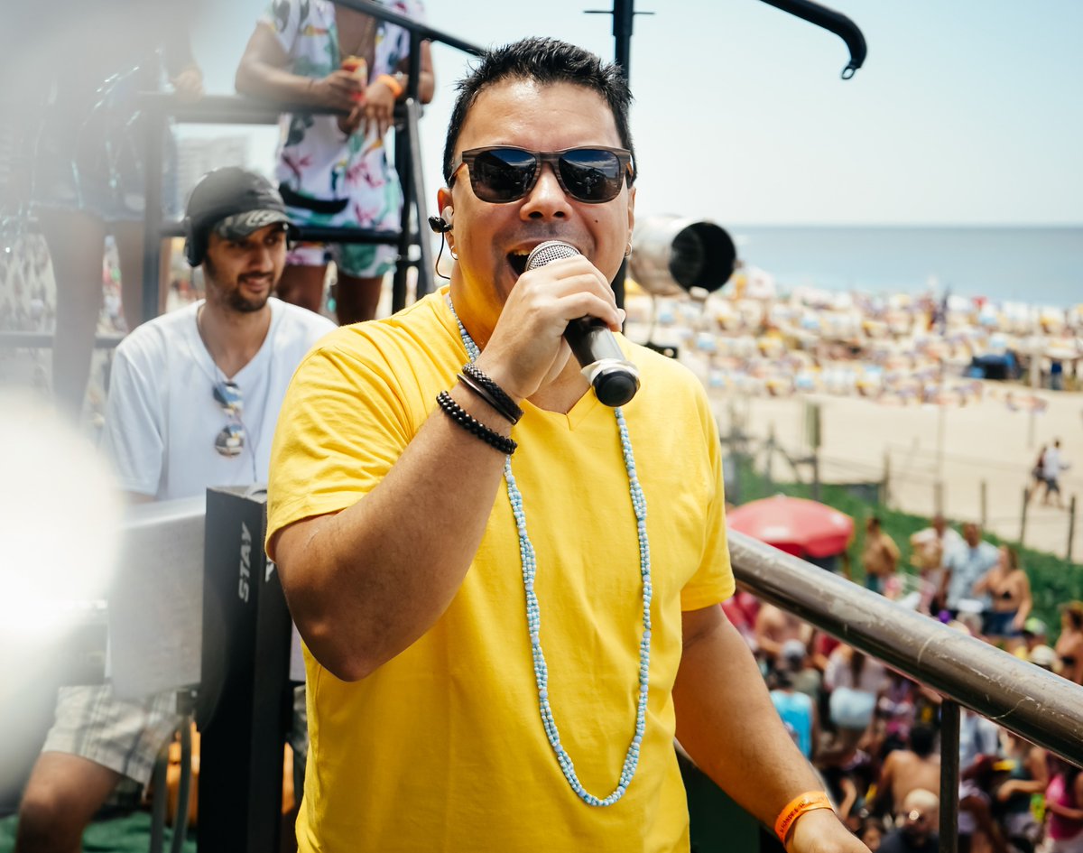 alexandrethai's tweet photo. Muito feliz com o lançamento de "Lado Bom"! Obrigado a todos que estão ouvindo! E você que ainda não checou esse som novo, chega mais!

Lado Bom no Spotify: https://t.co/GiW3se27N0

#Alexandrethai #axé #ladobom #trioelétrico https://t.co/z4Ue32xGCo