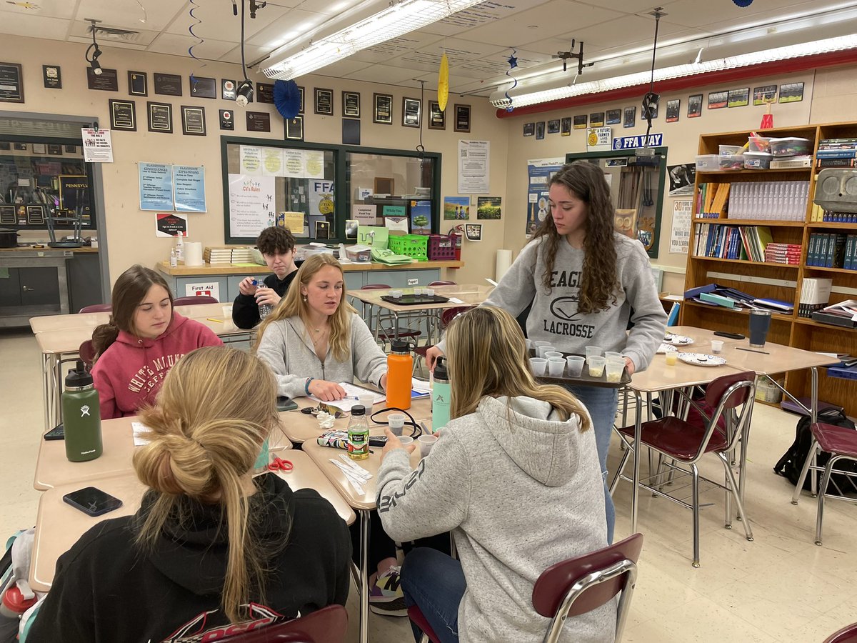 DJR_131's tweet photo. Have you ever participated in sensory evaluations to compare food products? 🥗🥪🌭

Today our Food Science Ss set up evaluation tests to practice collecting consumer preference data - almost ready to start our Food Product Development final projects! #FoodSci #TeachAg #TeachCASE https://t.co/CvDmSPfqU8