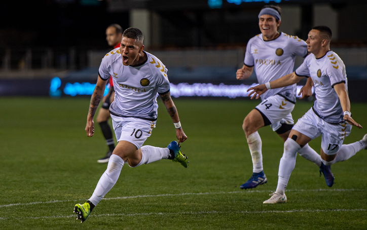 usopencup's tweet photo. #USOC2022 Round 2: Edson Cardona's stoppage time stunner gave Bay Cities FC the #cupset win over Monterey Bay FC, 2-1. The 1st year #NISA side will play #MLS's San Jose Earthquakes next round.
Recap by @FavianRenkel: https://t.co/ocHvQdAaNK
#BCFC #BridgeTheBay #Quakes74 #VamosSJ https://t.co/JfoqqRadMF