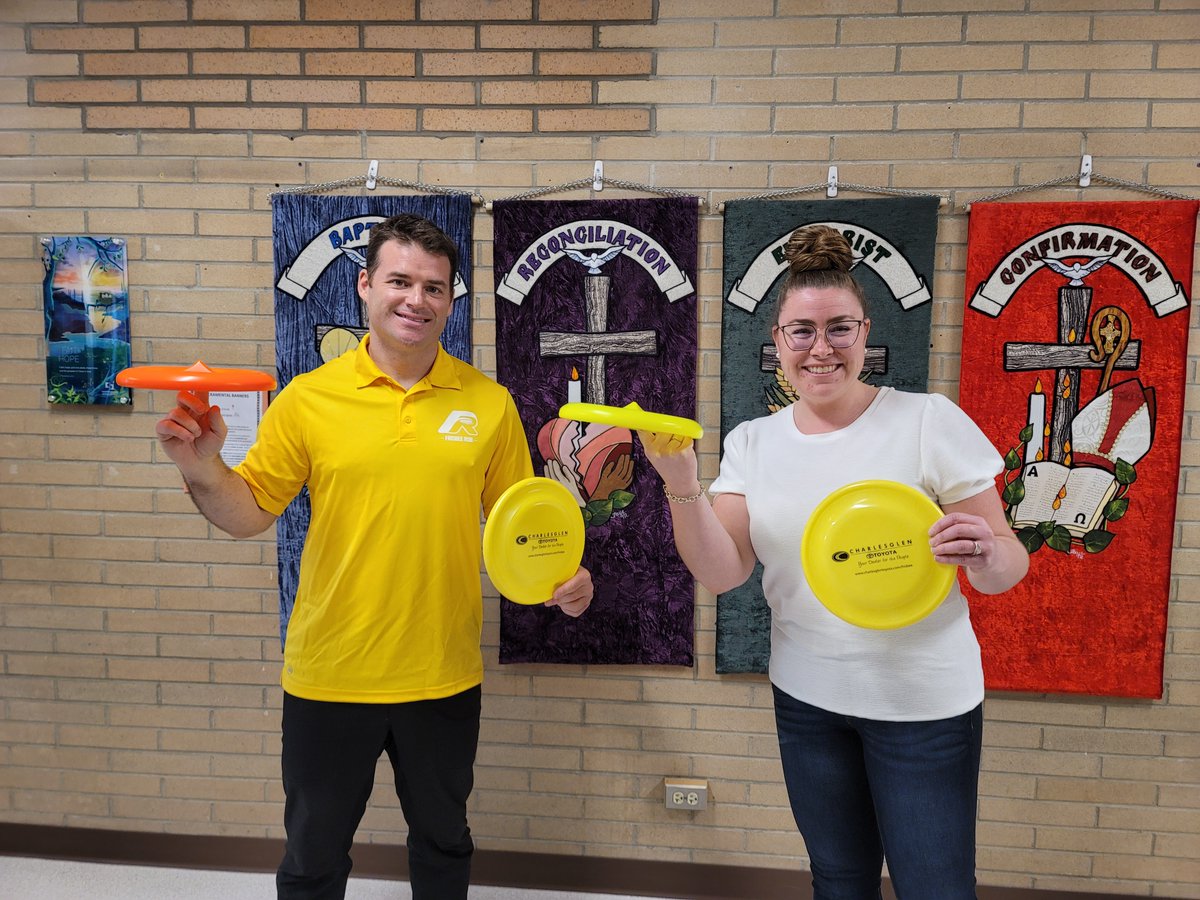 Finished off the week teaching frisbee to 175 students from K - Grade 6 at <a href="/StTA_CCSD/">St. Thomas Aquinas School</a>! They learned what's possible with frisbee, played disc golf, learned freestyle, &amp; had lots of fun playing!

<a href="/lululemon/">lululemon</a> <a href="/nuunhydration/">Nuun Hydration</a> @ganderdiscgolf <a href="/InnovaDiscs/">Innova Discs</a> #yyc

youtu.be/fbAxZUb0-Jc