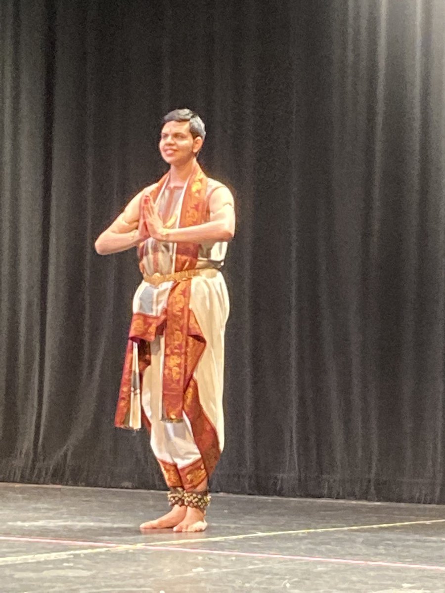 StrasPrincipal's tweet photo. What a great way to end the week! ASO put on a fantastic night filled with talent from students and staff! @newton_ps #homeofthelions https://t.co/LtWz0ZLUkz