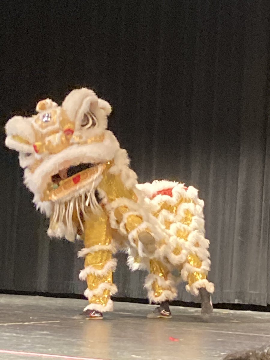 StrasPrincipal's tweet photo. What a great way to end the week! ASO put on a fantastic night filled with talent from students and staff! @newton_ps #homeofthelions https://t.co/LtWz0ZLUkz