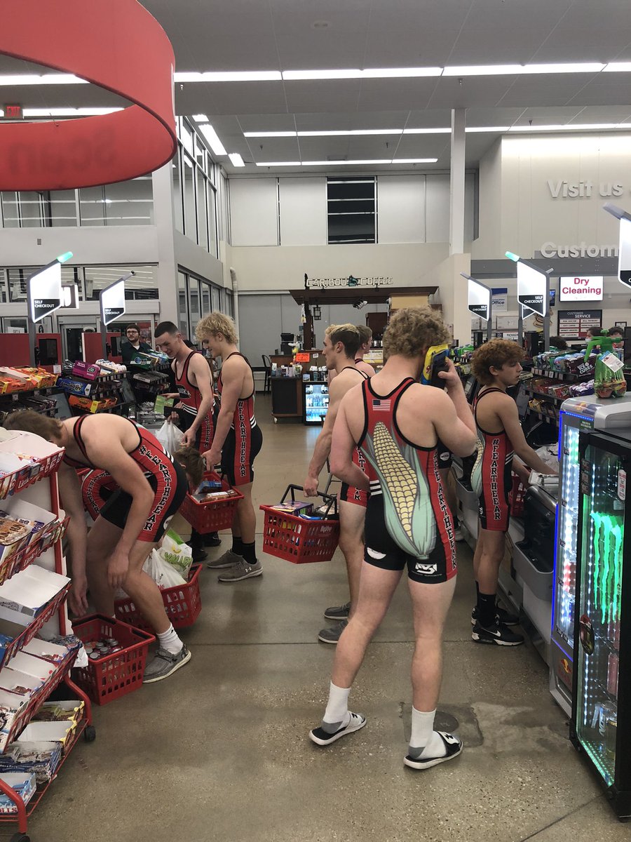 huskerland1's tweet photo. Annual Hy-vee singlet run #AAUduals #feartheear https://t.co/rgyWhR5qQL