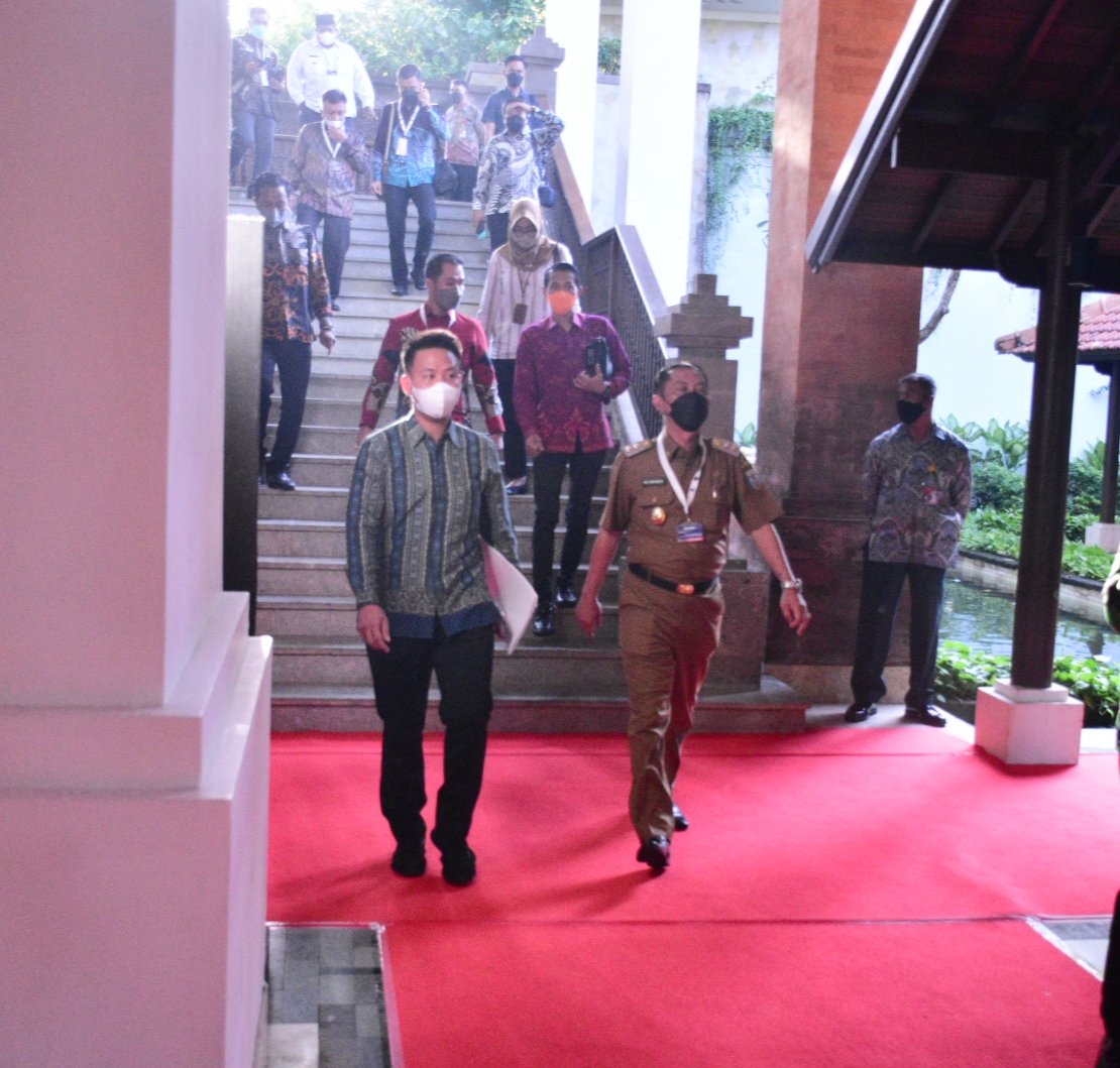 Prokopim_wk's tweet photo. Ali Rahman hadiri Arahan Presiden ttg Aksi Afirmasi Bangga Buatan Indonesia.
#prokopim #prokopimwaykanan #waykanan #waykananlampung #waykananungguldansejahtera https://t.co/31a8poIvPI