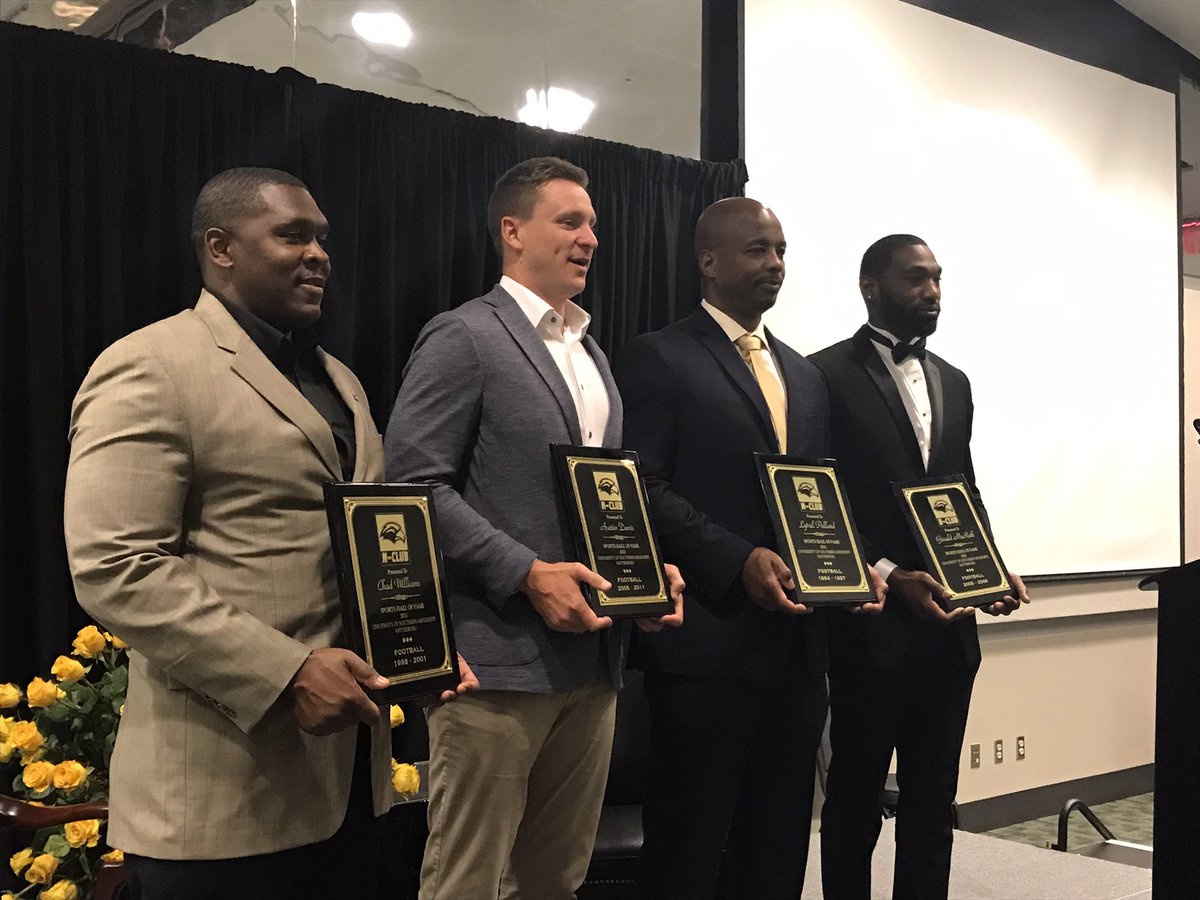 A very emotional night as the Southern Miss M-Club Hall of Fame inducts its 2021 class - and a pretty strong one: Chad Williams, Austin Davis, Lytrel Pollard, Gerald McRath, Trey Sutton (not pictured). More from the ceremony tonight at 10 on @wdam. @SouthernMissFB #USM #SMTTT