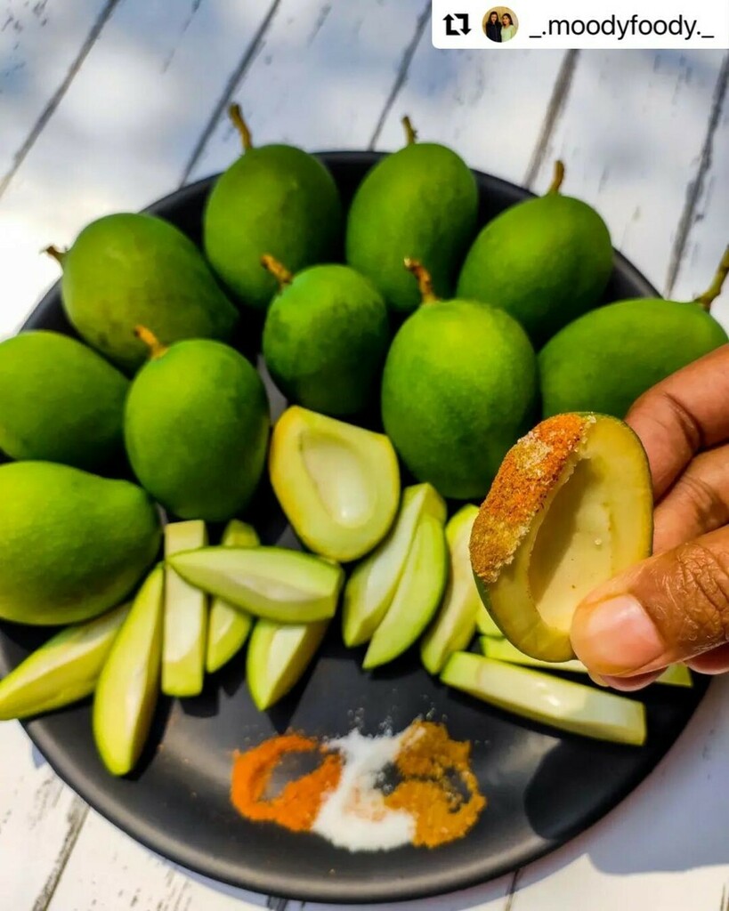 BBSRBuzz's tweet photo. #bhubaneswarbuzz pic by @_.moodyfoody._
・・・
Summers are for Mangoes and Nostalgia! ✨❤️
Follow @_.moodyfoody._ for more such updates!💙
#mango #mangoes #rawmango #rawmangoes #summer #summerfood #lovemango #mangolover #mangolove #mangolovers https://t.co/ycxmDLApN4 #bh… https://t.co/gViQEL9y5o