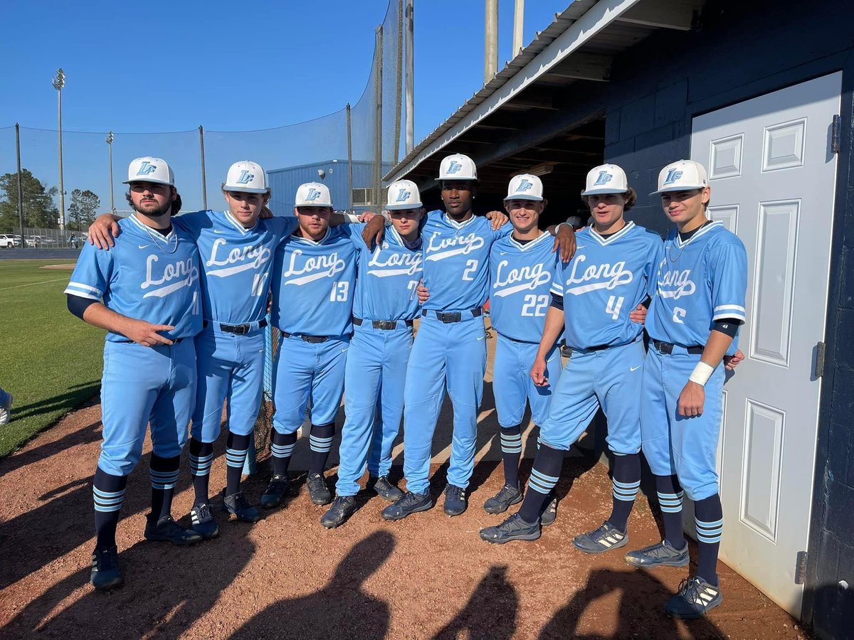 Series 🧹 🧹🧹 tonight as we honored these 8 seniors #RunItBack