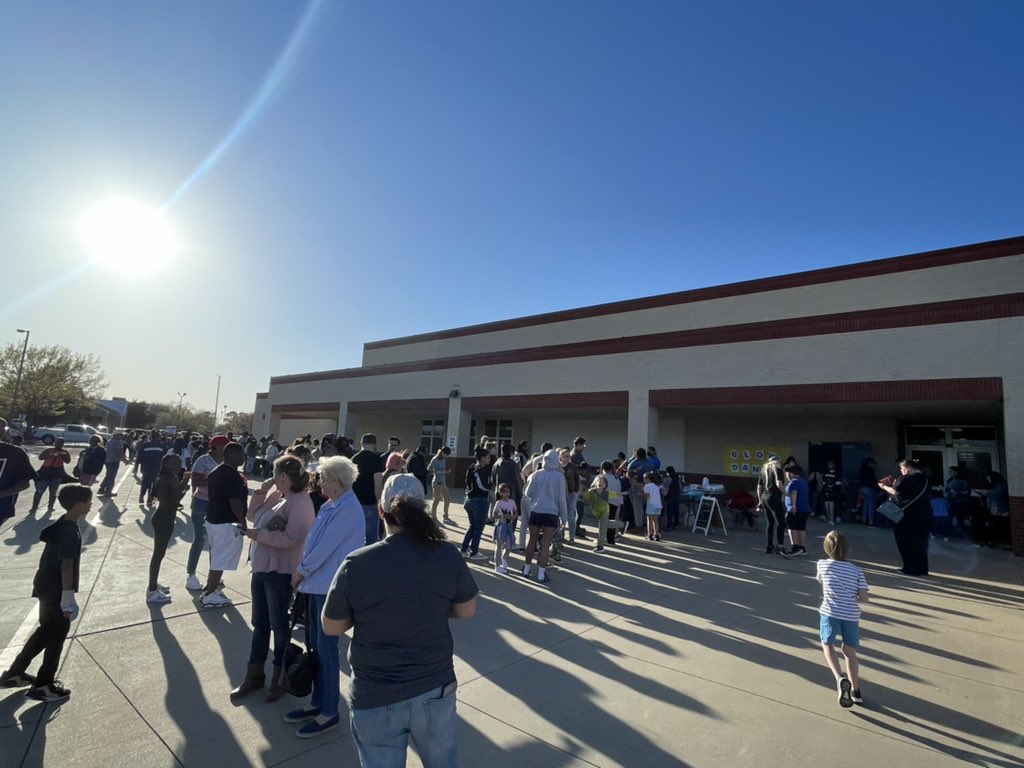 MarvynCWhite's tweet photo. Great great Rivera Rally @RiveraElem @mariamelendres7 Thank you Parish Church for sponsoring such a great event! https://t.co/OMWeJq53Yn