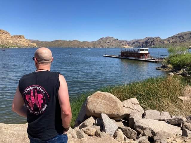 SisterTribute's tweet photo. After what feels like a lifetime waiting covid regulations to be lifted, I've finally made it back over the pond to see family. You cant stop rock and roll @SisterTribute @TwistedSisterNY @deesnider https://t.co/Vw3zntcwR5
