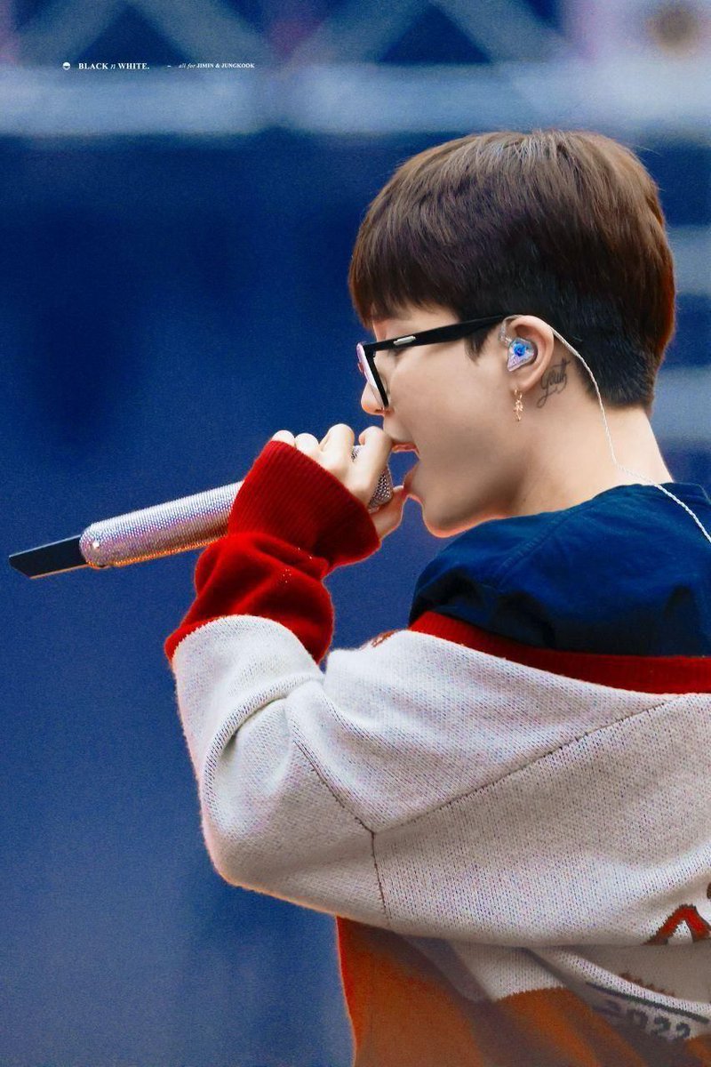 filter_jiminpk's tweet photo. soundcheck ~ #JIMIN #PTD_ON_STAGE_LV #Soundcheck_day1 https://t.co/xtp3s7Yoeg