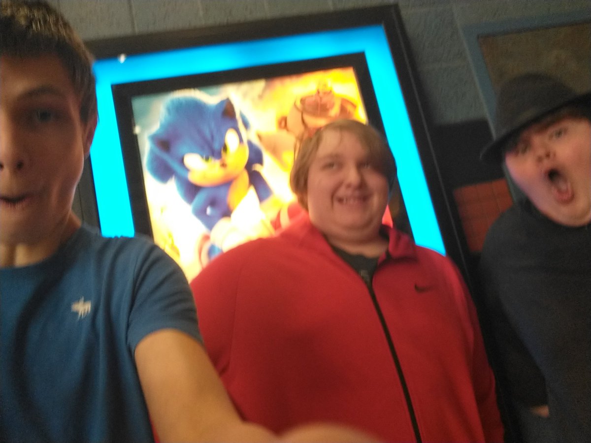 Saw Sonic The Hedgehog 2 (2022) with @LemdyCom and the gamer man (jack) I had a grand time it was a amazing movie and is way better than Sonic The Hedgehog (2020) https://t.co/inaY55shM6