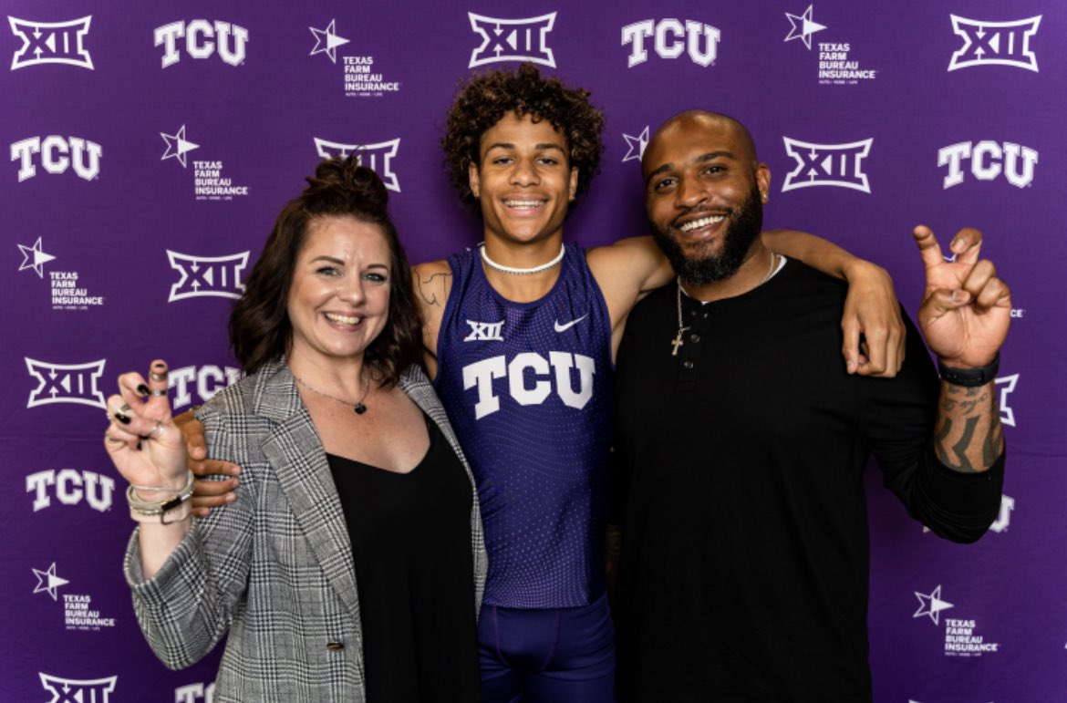 Gchamp2303's tweet photo. Thank you coach jackson @Tcuflyingfrogs and the rest of the TCU staff and athletes for bringing me and my family on my 🚨#2 official visit🚨  #gofrogs @Tyron__Stewart @f_princeton https://t.co/dxteSz9Z5Y