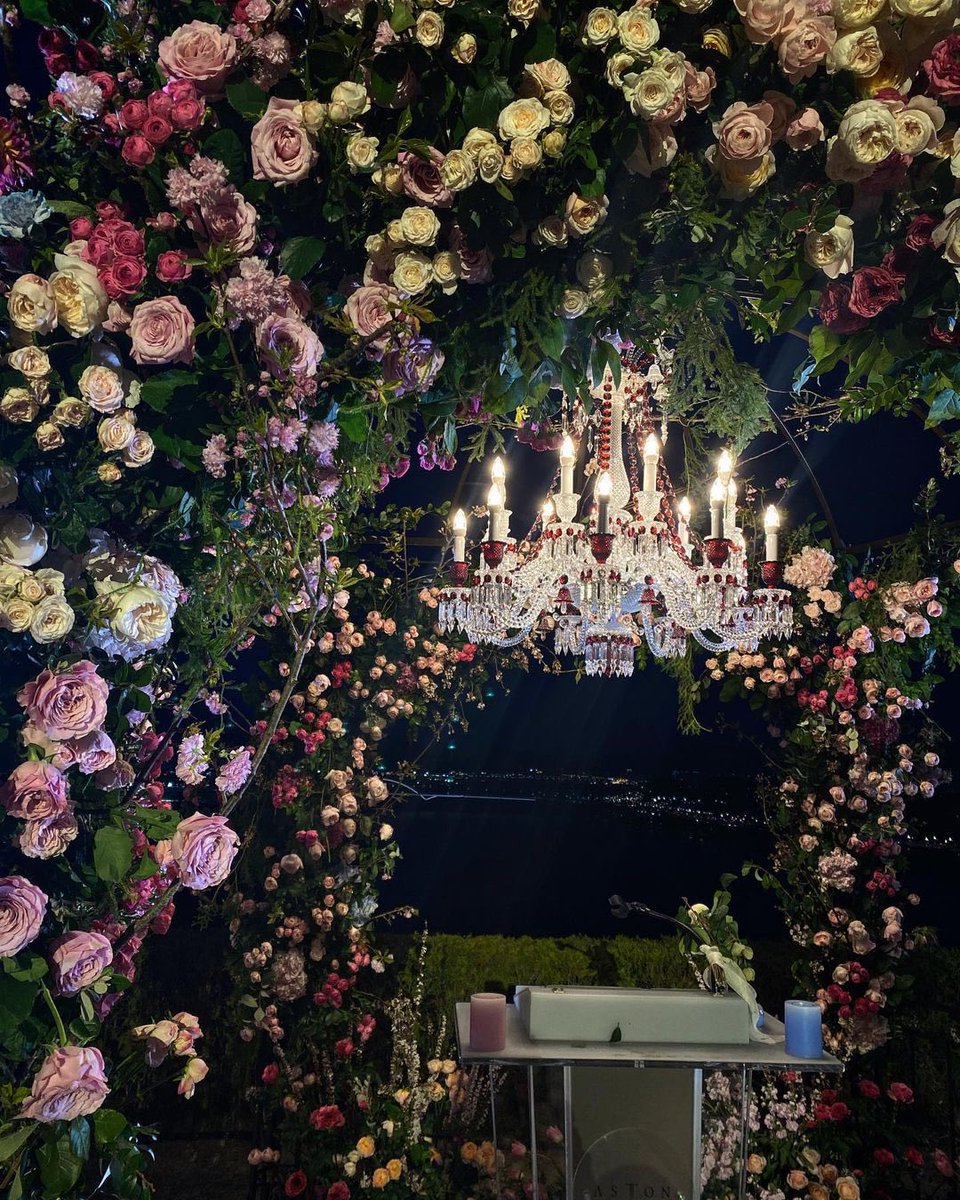 JuneRaintrese's tweet photo. “So this is love. So this is what makes life divine.”.... 💕
A real life fairytale wedding for the couple of the century...!
Wishing you a lifetime of love and happiness!😘🥰
#TheBinJinWedding #SonYeJin #HyunBin https://t.co/ypO0HychKb