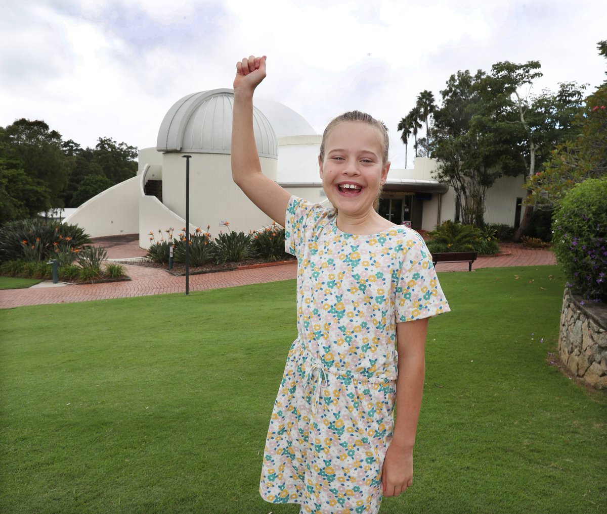 ShannonFentiman's tweet photo. This statue would not have become a reality if it wasn’t for Malia Knox who has not only been advocating for more women & girls to be recognised in our public spaces for the past two years. Thanks to #StatuesForEquality and Brisbane company SOCO for supporting Malia's vision. https://t.co/85WBBLCb8e