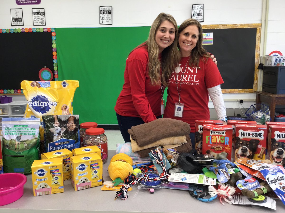 MTL_KucheraGAP's tweet photo. The Circle of Giving Club showed their love for animals this month! They led the school in a generous collection of dog food, treats, collars, leashes, toys, comfy towels and more! Thank you to everyone who donated!! #csinspire #strongertogether https://t.co/mVqp7MD39s