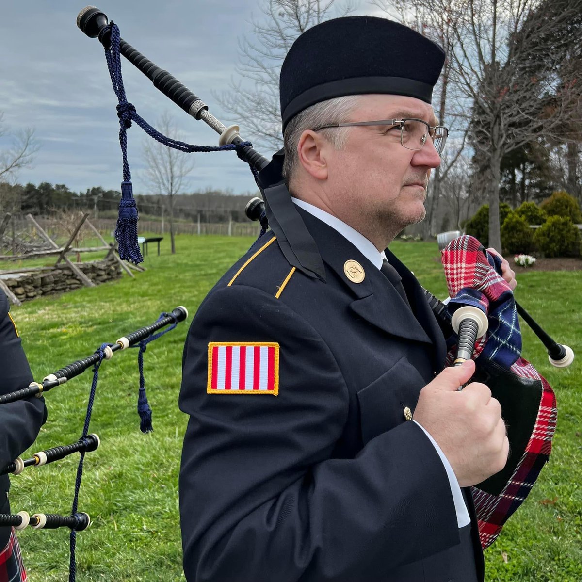 spirit_pipe's tweet photo. We received quite a few inquisitive questions on our USA themed kit for The Washington Tattoo held at The Winery at Bull Run.  One specifically was about the patch on our right sleeve; the design is the Sons of Liberty flag.  

Read more @
https://t.co/wOA1kwbXta https://t.co/tZYQJ0F2ls