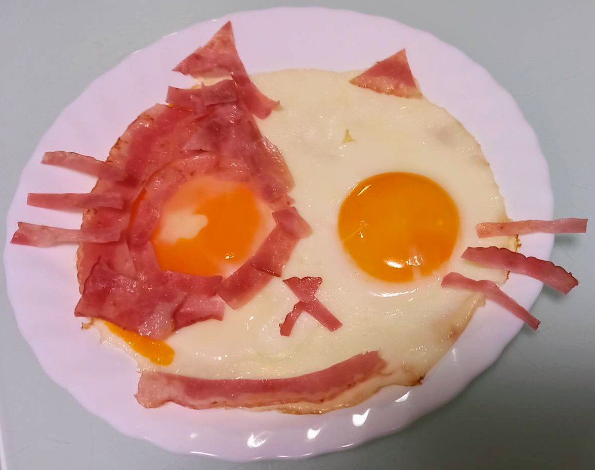 yts_gon's tweet photo. ムスメの第2弾目玉焼きは、どうやら黄身が割れたらしい。。。 https://t.co/79kpK7HKoj