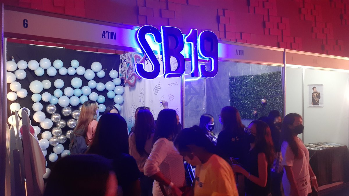 donkendonut's tweet photo. A'TIN flocking their (our) fandom's booth

@SB19Official #SB19 https://t.co/wa7EAGgA6K