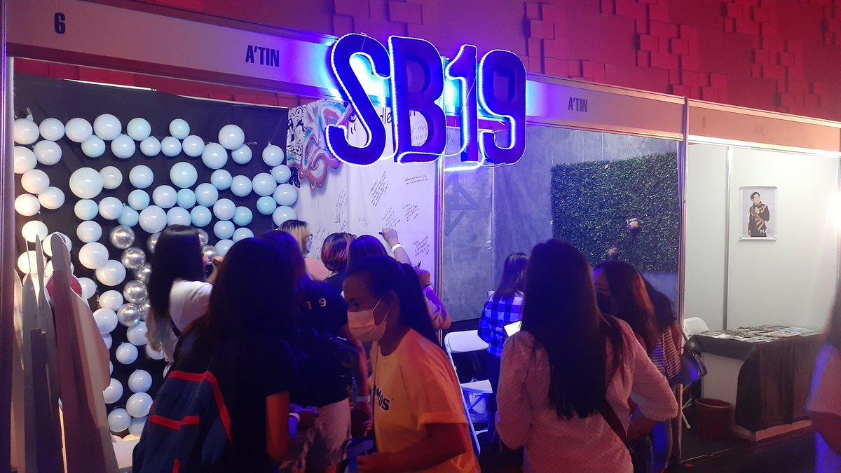 donkendonut's tweet photo. A'TIN flocking their (our) fandom's booth

@SB19Official #SB19 https://t.co/wa7EAGgA6K