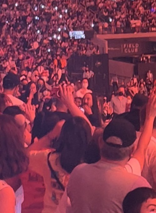 — ¡CONFIRMADO! Steve Aoki está en el concierto de BTS!! 😭😭 #PTD_ON_STAGE_LV