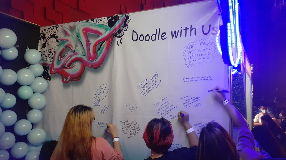 donkendonut's tweet photo. A'TIN flocking their (our) fandom's booth

@SB19Official #SB19 https://t.co/wa7EAGgA6K