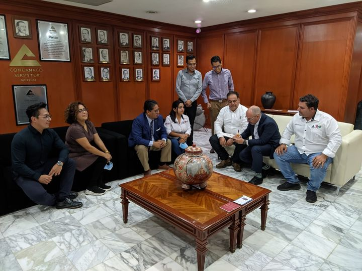 TuxtepecCanaco's tweet photo. CONCANACO en excelente relación con CANACO Tuxtepec
• Apoyarán las acciones para celebrar los 100 años de vida de nuestra Cámara.
*       Se entregan plataformas a CANACO  Tuxtepec con un valor de más de 3 millones de pesos par beneficiar a los socios.
https://t.co/RYam3Pit0S https://t.co/jgtsjjpTFN