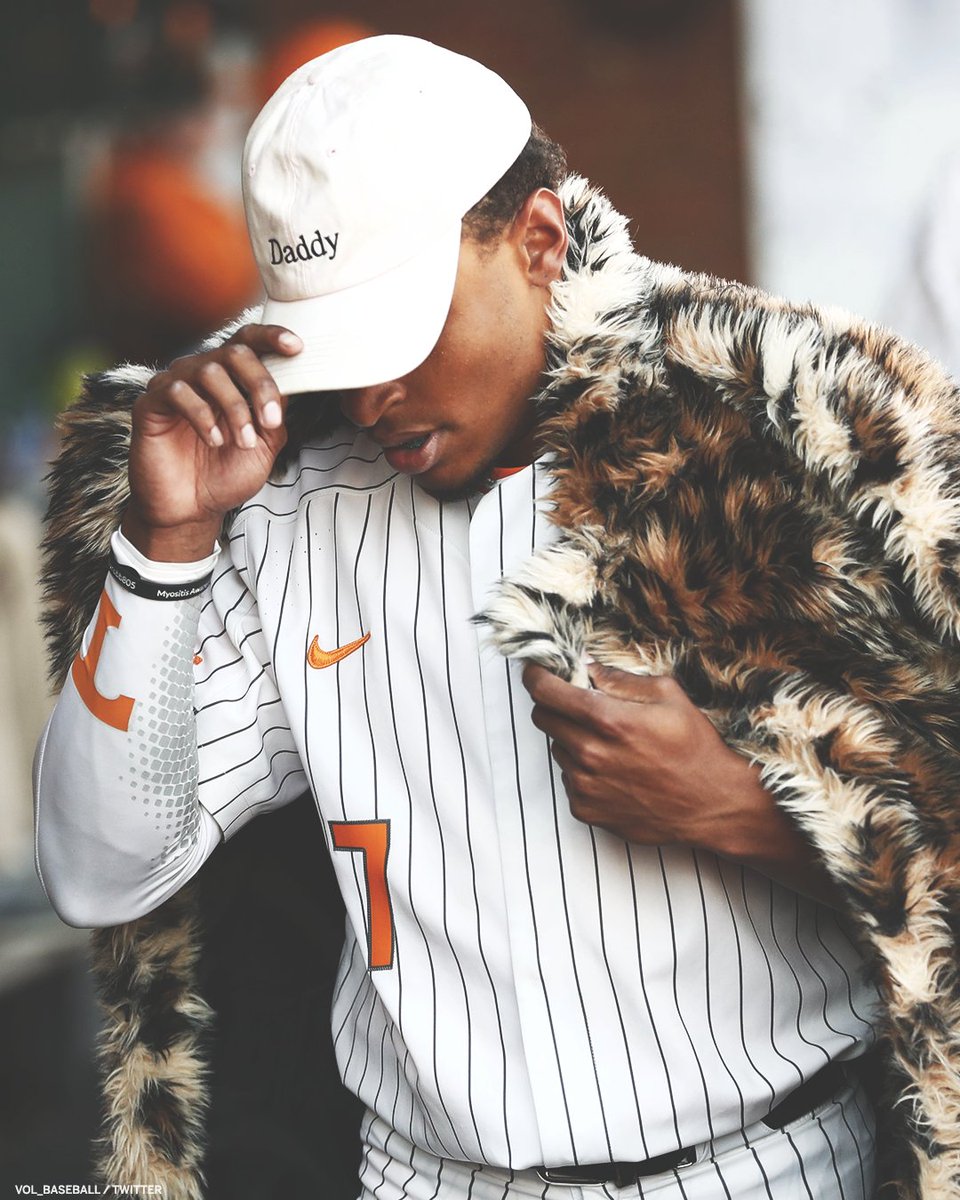 SECNetwork's tweet photo. 🍊 21-straight wins
🍊 10-0 in SEC play

HOW 'BOUT THEM VOLS?! @Vol_Baseball https://t.co/RahJZi99lW