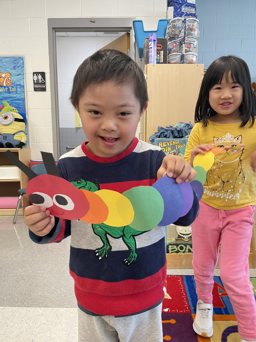 Practicing fine motor skills and direction following to make these colorful caterpillars. Check out the work of the artists in room 219! 🐛💕 #NTDSEmpowers <a href="/NTDSE/">NTDSE</a> <a href="/mgsd70/">Park View School</a>