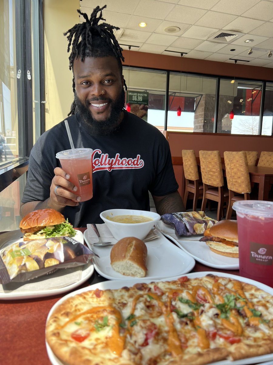 TheRealBadejo's tweet image. Life gets busy and I love how quick and easy it is to grab a delicious lunch using the MyPanera app @panerabread  You can order all of your Panera favorites on the app for pick up at your local store! #PaneraHouston #EYMPaneraPartner #microDrive #ad #partnership 🥙🥗🥙 #NFLDraft