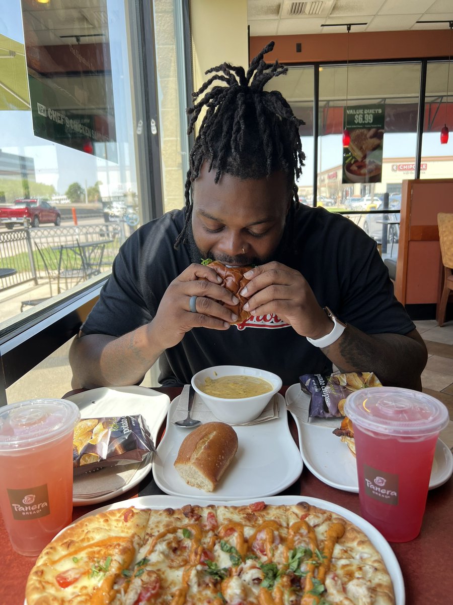TheRealBadejo's tweet image. Life gets busy and I love how quick and easy it is to grab a delicious lunch using the MyPanera app @panerabread  You can order all of your Panera favorites on the app for pick up at your local store! #PaneraHouston #EYMPaneraPartner #microDrive #ad #partnership 🥙🥗🥙 #NFLDraft
