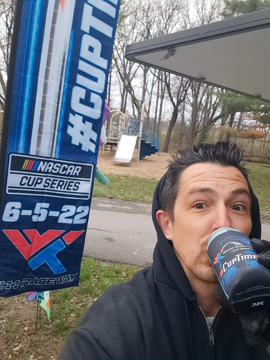 gehnerjd's tweet photo. Always a good time when in #TwitterlessWinter backyard pretty much. #CupTimeSTL https://t.co/QGVmGWUKlv