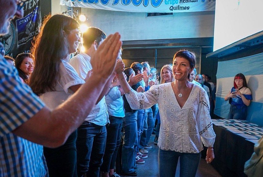 mayrasmendoza's tweet photo. Con la compañía de la vicepresidenta del @BonaerensePJ, @magariovero, asumí como presidenta del @Pj_Quilmes.

Vamos a seguir construyendo un espacio con pluralidad y teniendo siempre presentes las palabras de Néstor: que de Perón y Evita hay que acordarse cuando se gobierna. ✌🏽 https://t.co/8w0Spi0S3H
