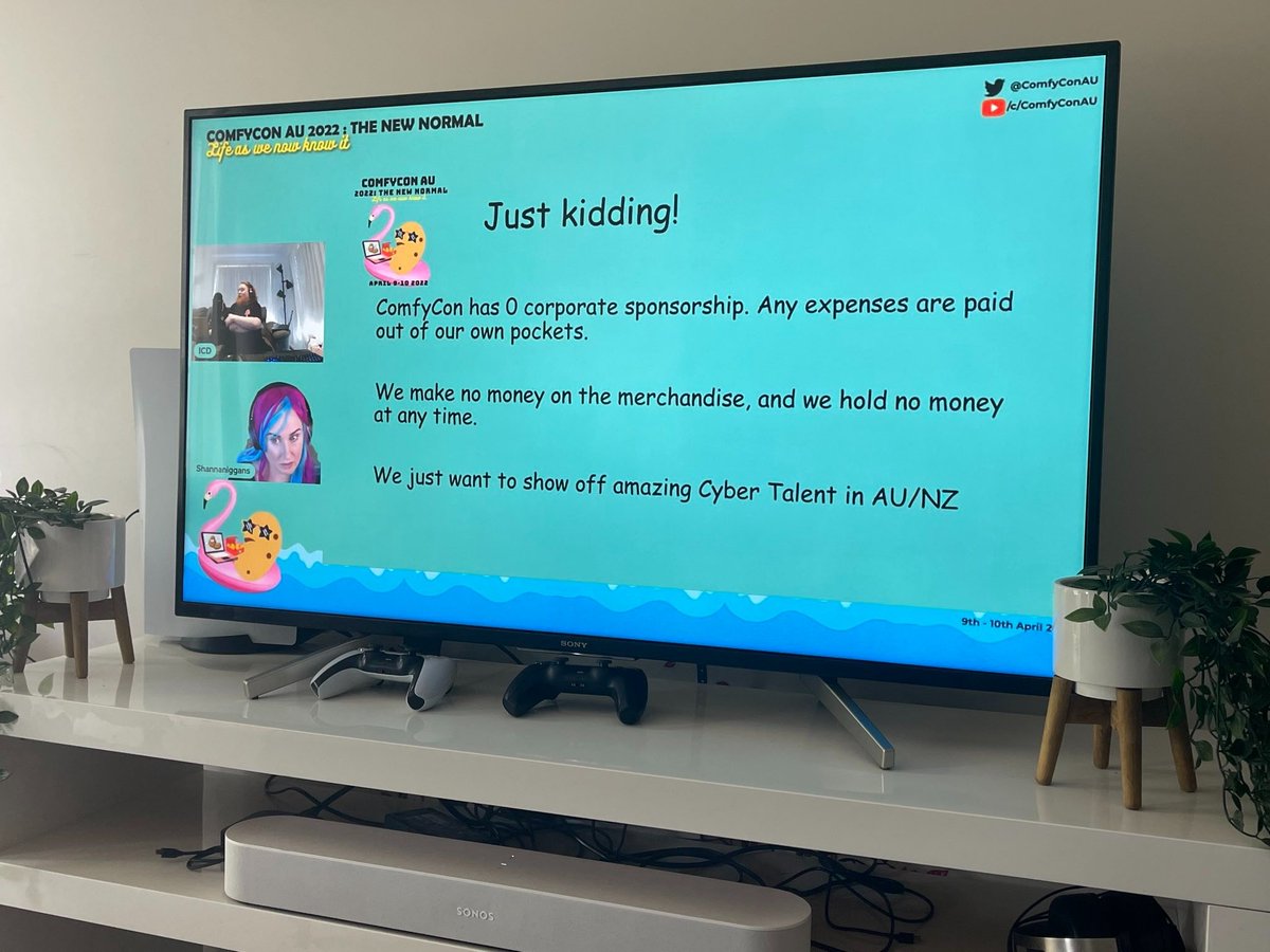 fancy_4n6's tweet photo. How are you watching today? #ComfyConAU https://t.co/T4kbGSXLpW