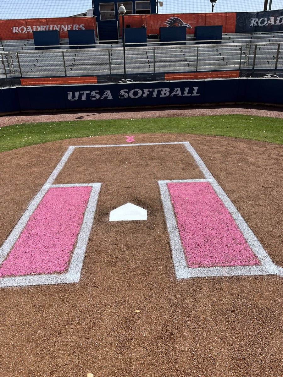 PatrickGrant04's tweet photo. When you you get a spur of the moment idea for a think pink game. Once again @SFSturf_pros and @CoreyDiaz14 come through on making the spur of the moment ideas a reality. https://t.co/VG9PWZ8XhU