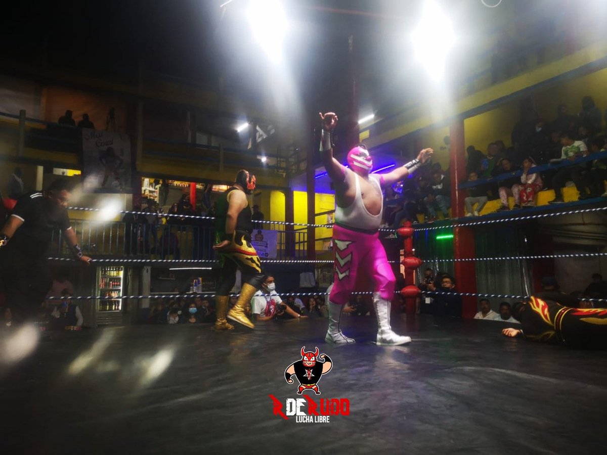 rderudolucha's tweet image. Visitante del futuro, Black terror Jr y
 Puma de oro dieron cuentas de 
Alas de fuego, Rocky universitario y Cachorro de guerra 

#LuchaLibreCM
#somosluchalibre