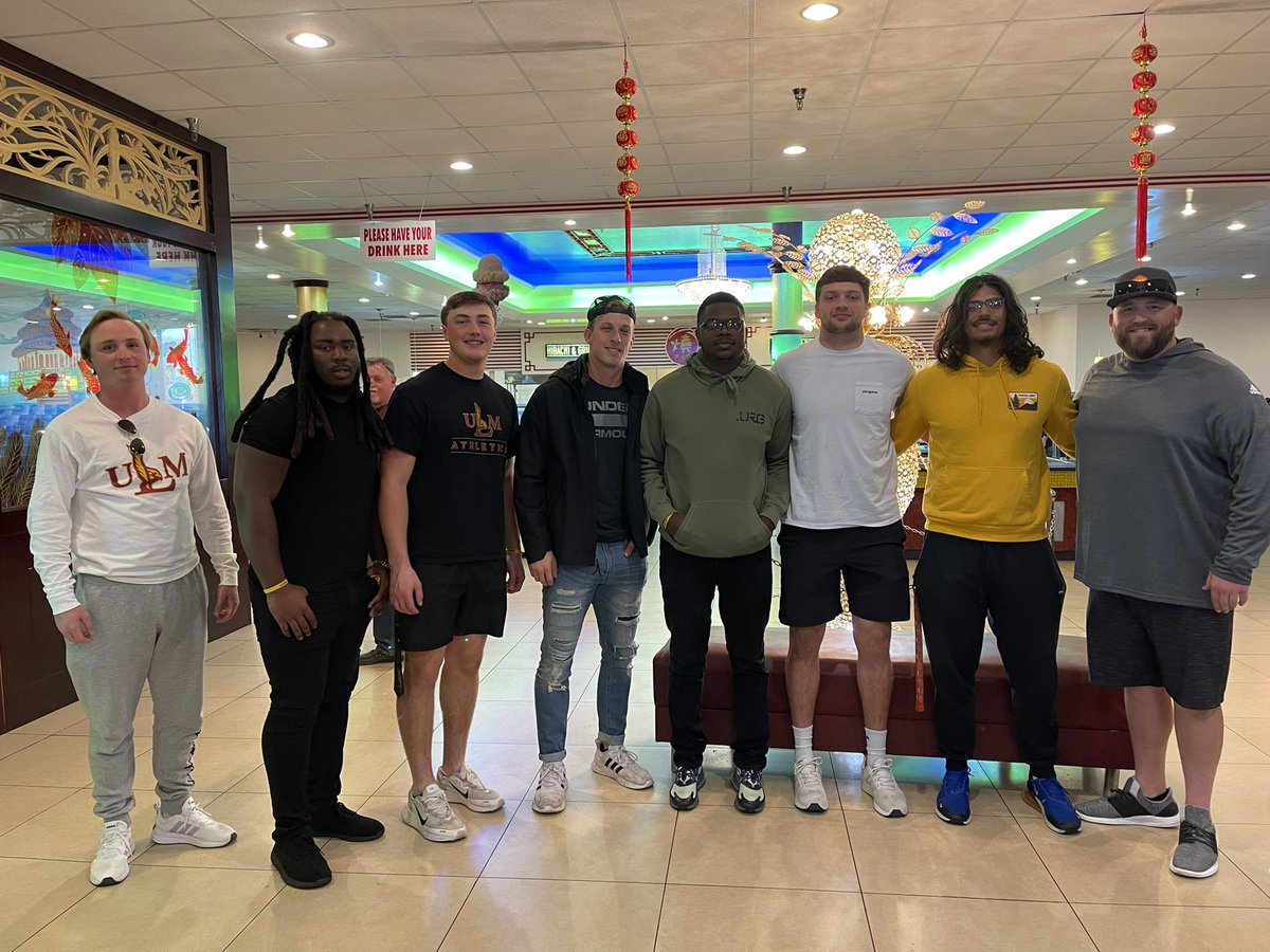 Great time at dinner with the #GoldStandard Excited to watch them finish Spring ball the right way with a big time performance! Blessed to be their coach and proud of how far they have come this Spring. #DeedsNotWords