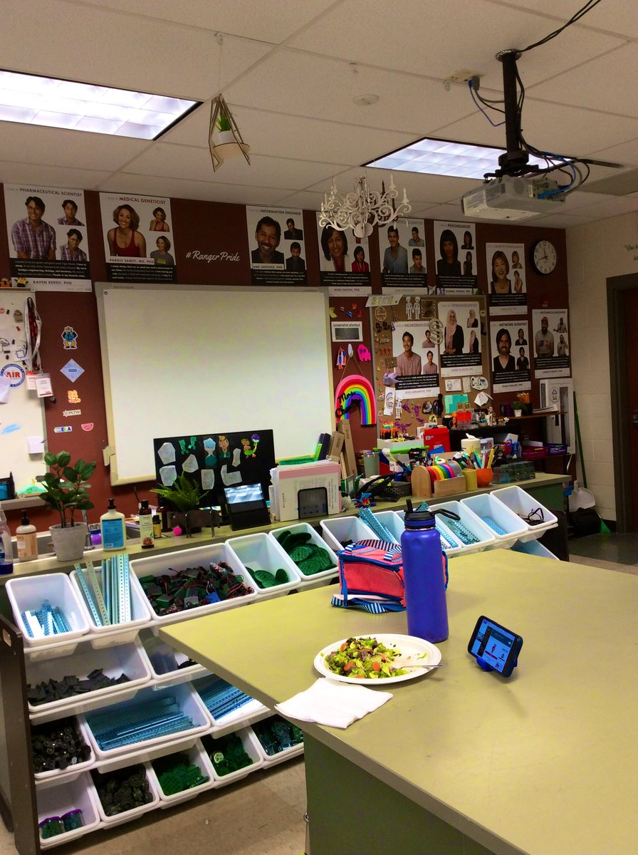 My setup for my very first <a href="/stem_con/">STEM CON & Beyond</a> !  Lunch break with <a href="/Edvolutionist/">Dr. Yen Verhoeven</a>  #stemconbeyond