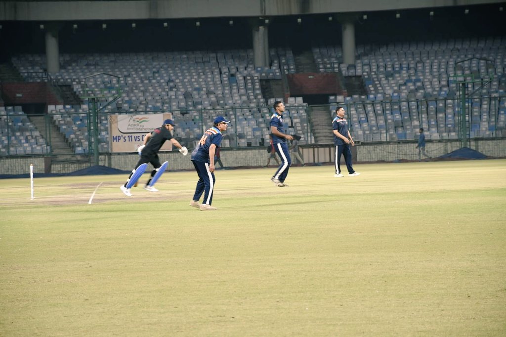 DelhiPolice's tweet photo. Both the law-makers and the law-enforcers came together in a friendly T-20 cricket match between @CPDelhi XI and Hon'ble MP's XI at Arun Jaitley Stadium. CP XI chased the score of 132 in 18 overs with winning runs scored by @CPDelhi. Sikander Singh, DCP, was Man of the Match. https://t.co/eiJfL9Q8t0