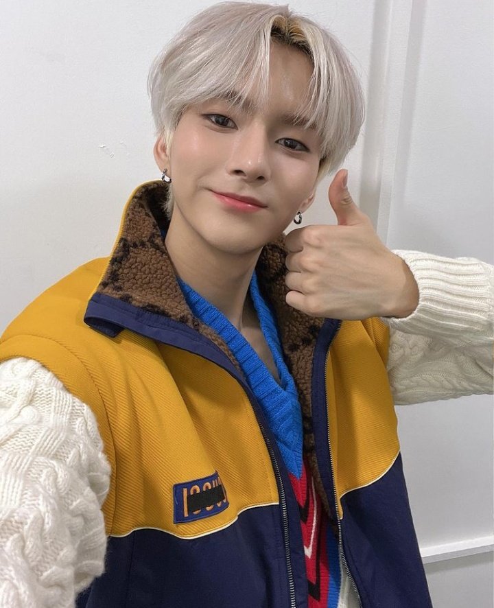 wedeathclub's tweet photo. #SUHOisBack! Exclamó un pisciano llegando (muy) tarde al regreso más esperado por toda latam unida, pero ni el tren que fue a 20km por hora me iba a detener 😼 #SUHOsGreySuit? Ofc yas, deseo ser como @ltsmeSUHO algún día. T__T ¡Felicidades!
𝕮hao͟t͟i͟c ✷ 𝙼𝙰𝙺𝙽𝙰𝙴 #𝐀RDEN https://t.co/zZGFVOWr0t