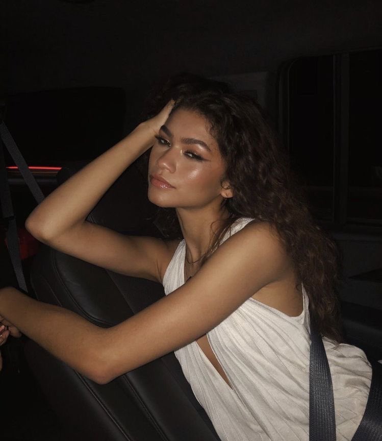 rulesluvr's tweet photo. this photo of zendaya has changed the trajectory of my life. https://t.co/7LkyDxbK9v