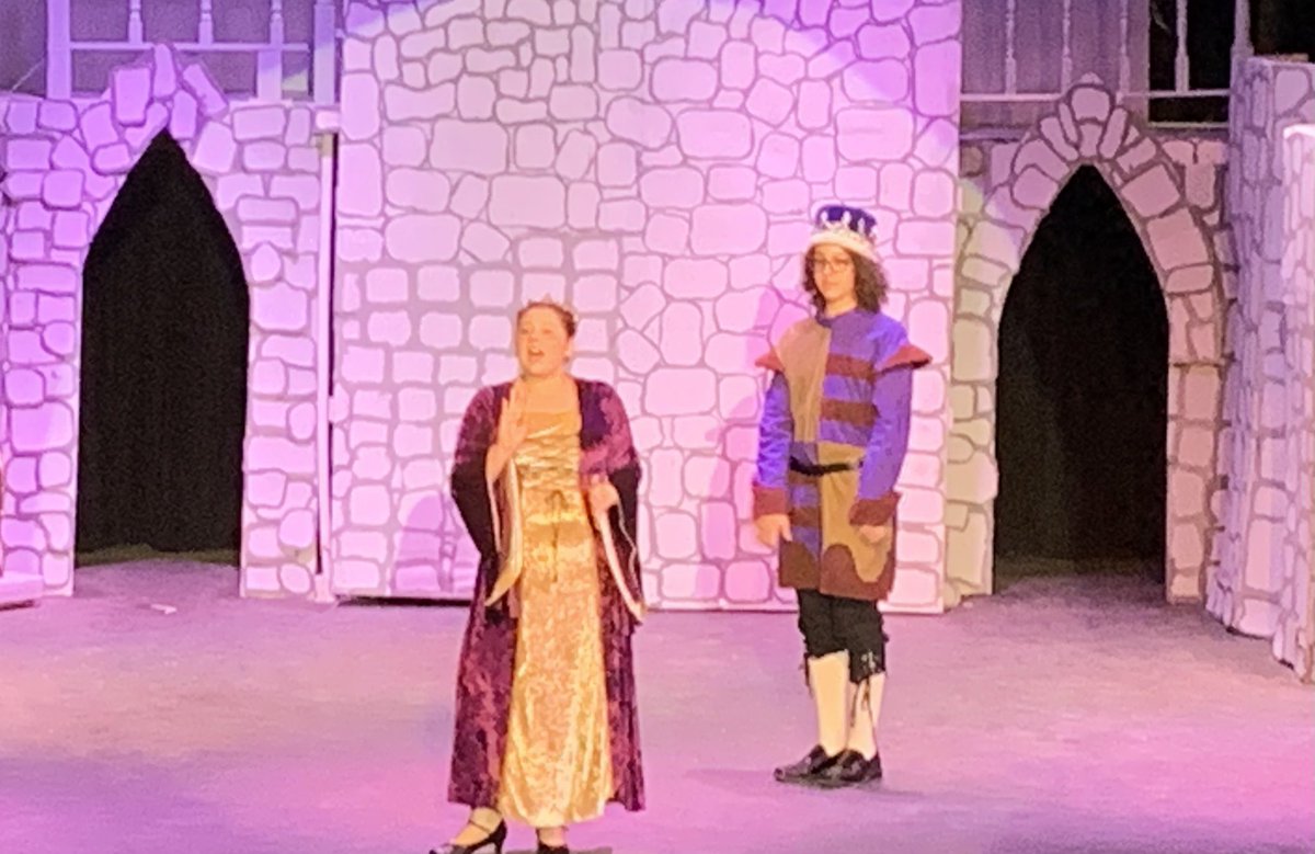kelleycasper's tweet photo. Great performance tonight of Once Upon a Mattress by @LEHS_Theater. What an amazing group of talented young actors and singers! You could tell hours and hours of rehearsals went into to making this production so entertaining.
#WEareLakota https://t.co/6wBVW6gTKR