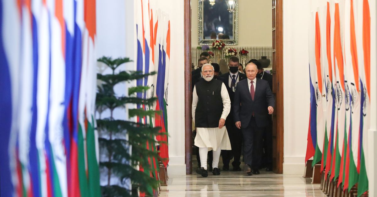 Reuters's tweet photo. India says focus is on stabilising economic ties with Russia https://t.co/ItYXhl26k5 https://t.co/S6VJRhd6OM
