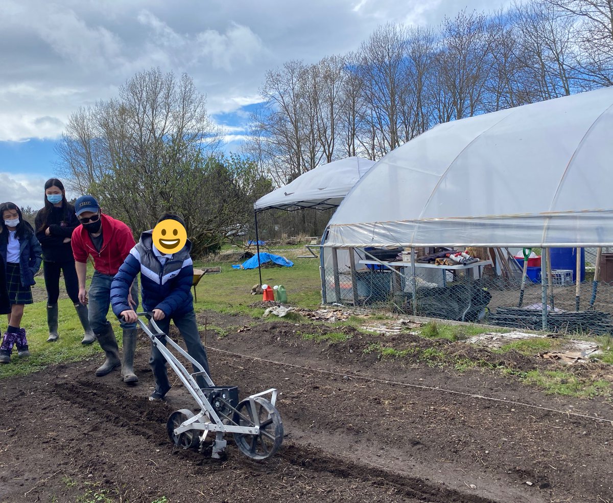 MsRoniFeldman's tweet photo. It was another amazing week on practicum! This week, the grade 5s had the opportunity to visit Earthwise and plant seeds using a garden seeder.  It was such a neat experience, which also closely connects to our upcoming unit of inquiry😄 @UBCEduc @ubcIBEd https://t.co/lEigov0gCn
